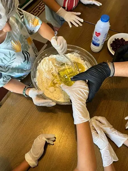 Κέντρο Κρητικής Γαστρονομίας, Ανακαλύψτε την κρητική κουζίνα στο Κέντρο Γαστρονομίας στην Αργυρούπολη Ρεθύμνου. Προσφέρουμε μαθήματα μαγειρικής, γευσιγνωσίες ελαιολάδου και βιωματικές δράσεις για παιδιά!