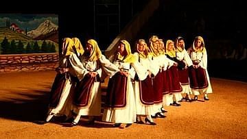 Βρες μαθήματα παραδοσιακών χορών σε όλη την Κρήτη, από Ηράκλειο, Χανιά, Ρέθυμνο μέχρι και Άγιο Νικόλαο