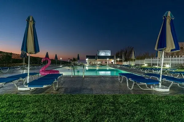 Zorbas Restaurant Chersonissos, Εστιατόριο Ζορμπάς Χερσόνησος Κρήτη ★ Γνήσια ελληνική κουζίνα ★ Πισίνα, θέα θάλασσα, οικογενειακό περιβάλλον. Φρέσκα θαλασσινά & παιδικά πάρτι. Ανοιχτά καθημερινά!
